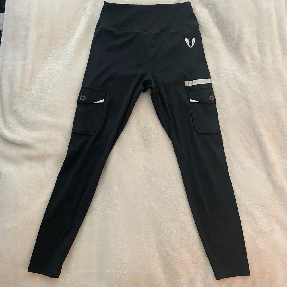 Firm Abs high waisted cargo leggings, M